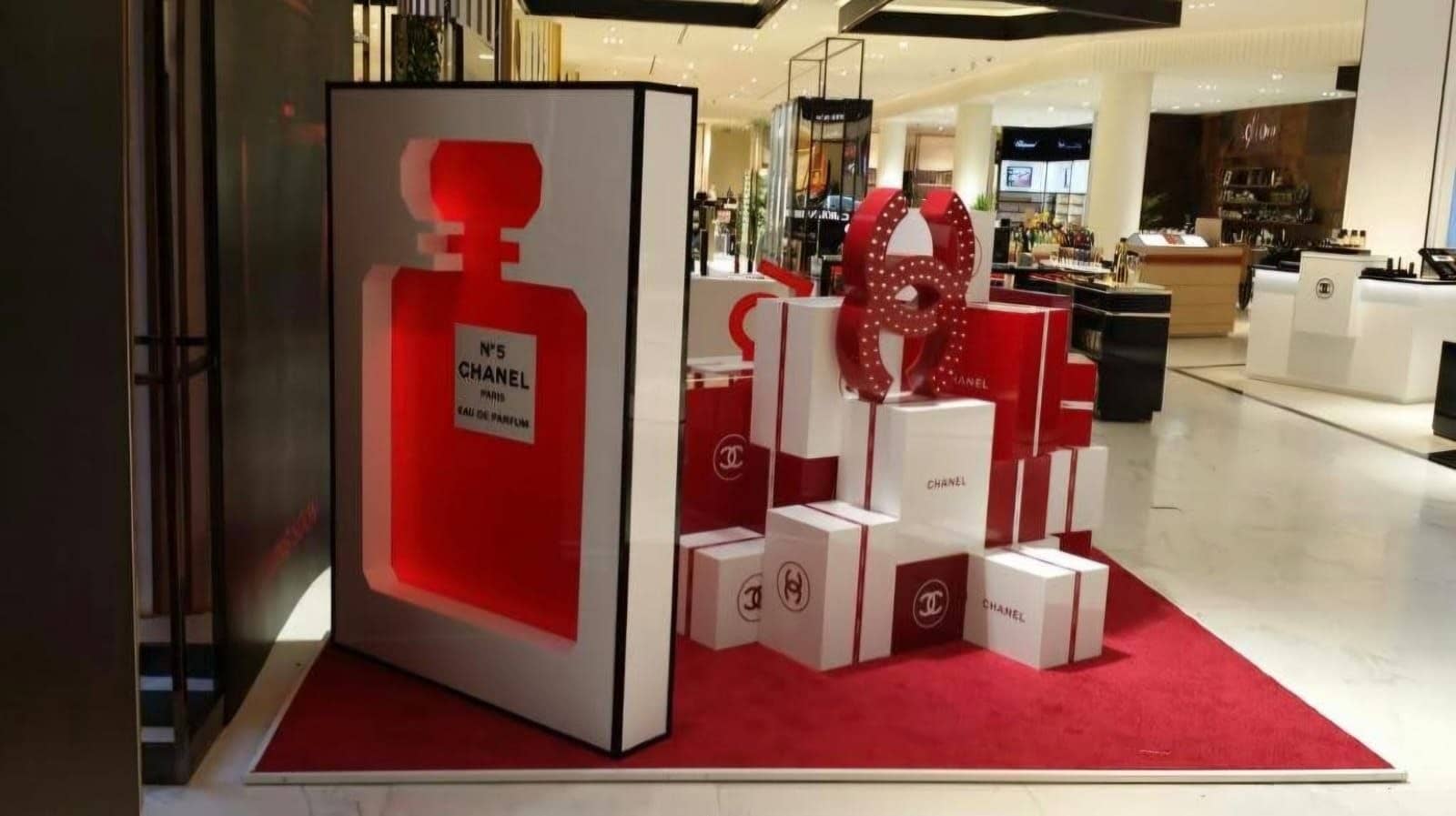 جناح ومجسمات عطور شانيل (CHANEL N°5) - مشروع منفذ بواسطة رواد الإبداع