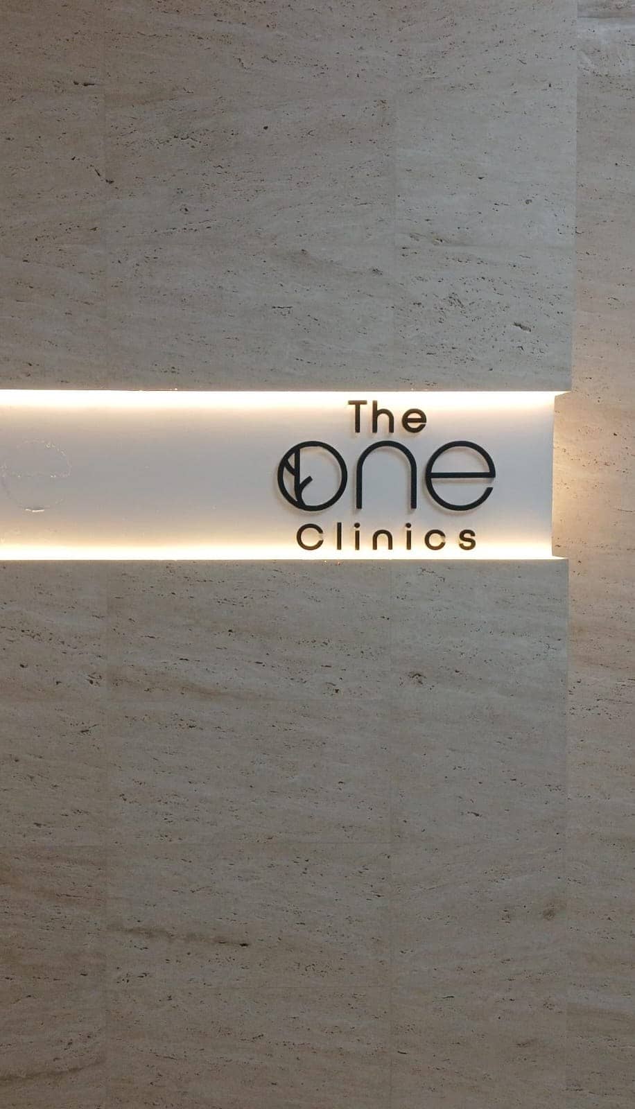 لوحة استقبال حروف بارزة وإضاءة خفية The One Clinics - مشروع منفذ بواسطة رواد الإبداع